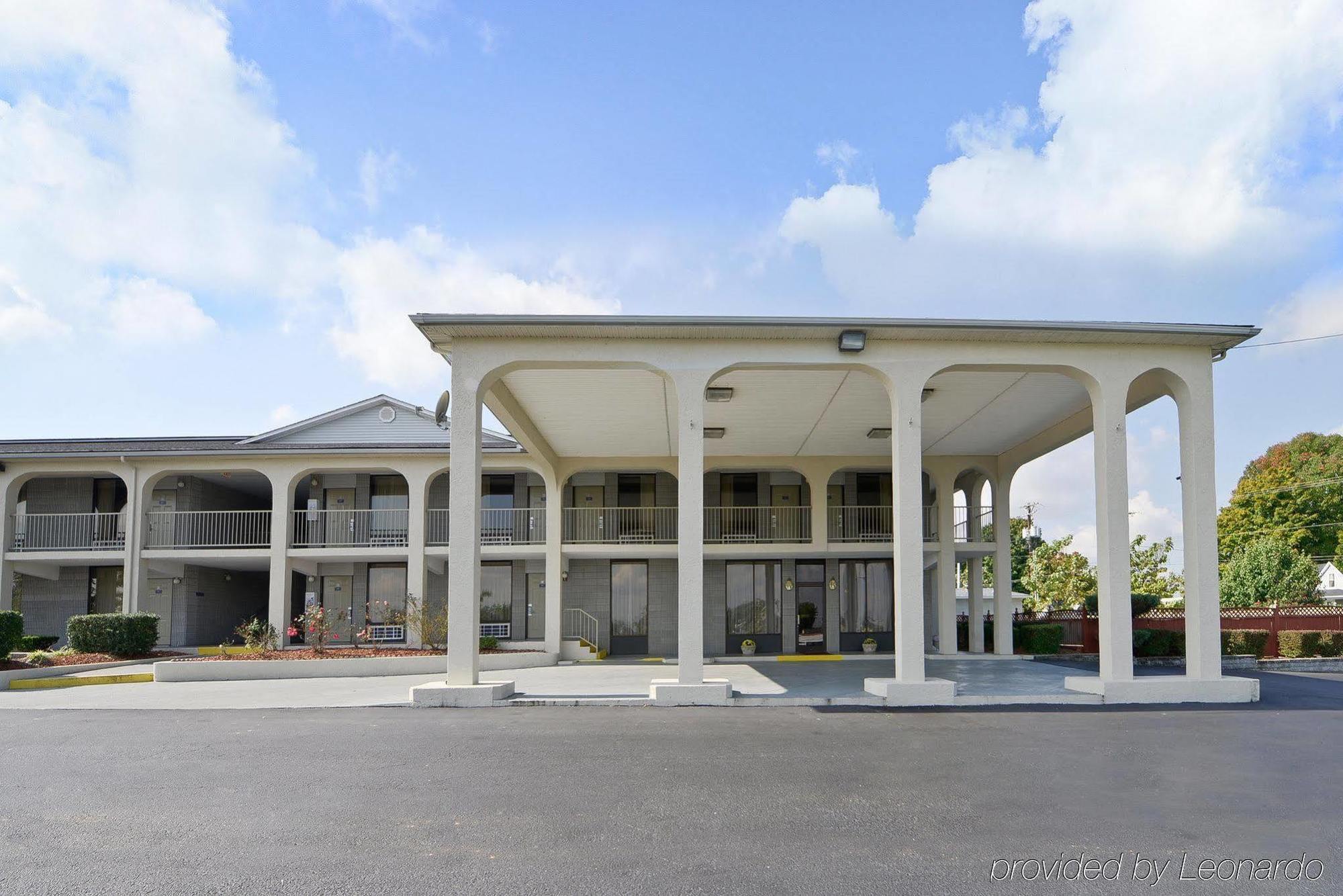 Days Inn By Wyndham Columbia Kentucky Exterior photo